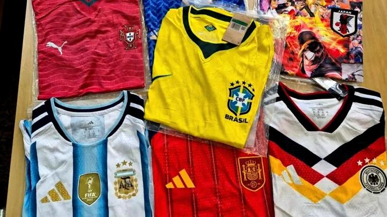 Camisas falsificadas foram apreendidas pela Receita Federal