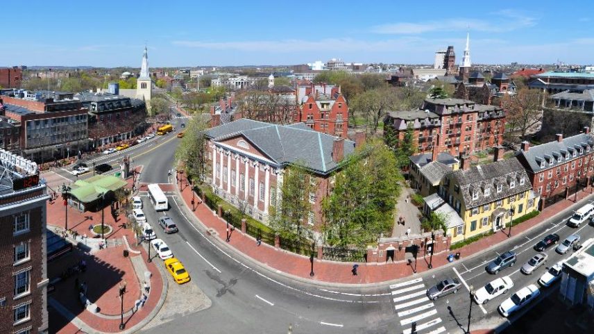 Campus da Universidade Harvard em Massachusetts: instituição lidera ranking de universidades que mais formam bilionários