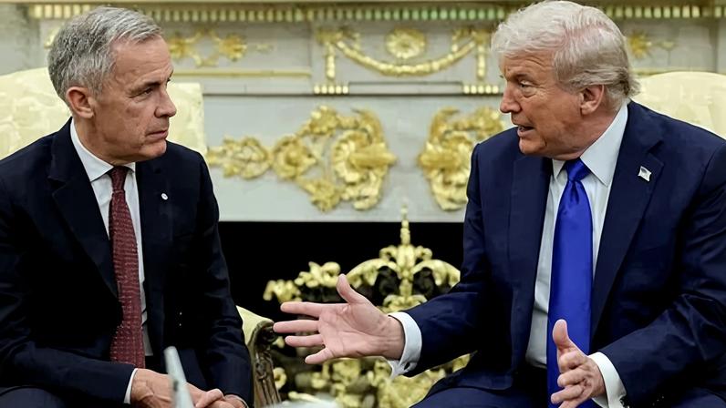 Presidente dos EUA, Donald Trump, e o primeiro-ministro do Canadá, Mark Carney, em 7 de outubro de 2025