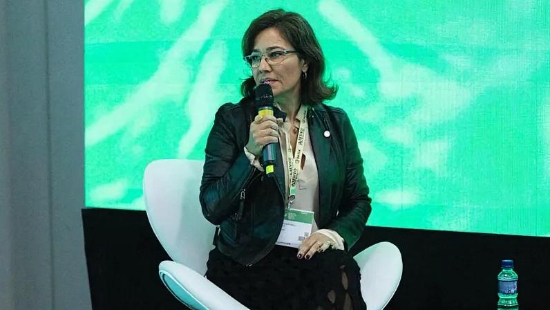 Na imagem, Beatriz Emygdio, pesquisadora da Embrapa que cuida da cannabis, durante a 5ª edição do Congresso Brasileiro de Cannabis Medicinal