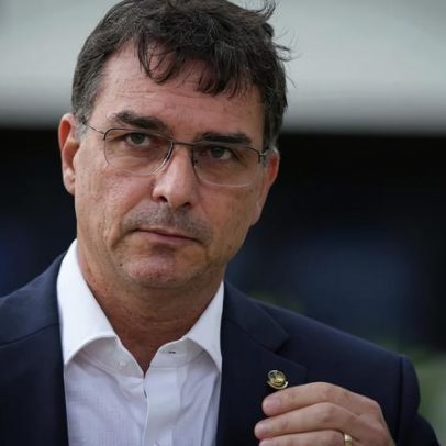 Flávio Bolsonaro se solidariza com deputados suspensos por motim