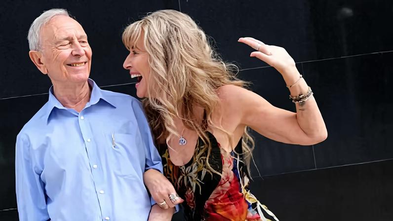 Lorraine Ladish e Delfín Carbonell, seu pai, no aniversário de 85 anos dele.