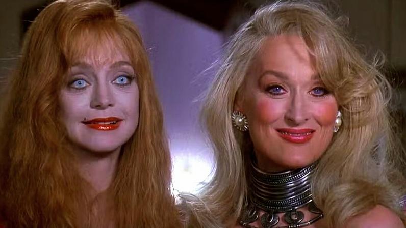 Goldie Hawn e Meryl Streep em A Morte Lhe Cai Bem (1992) — Foto: Reprodução
