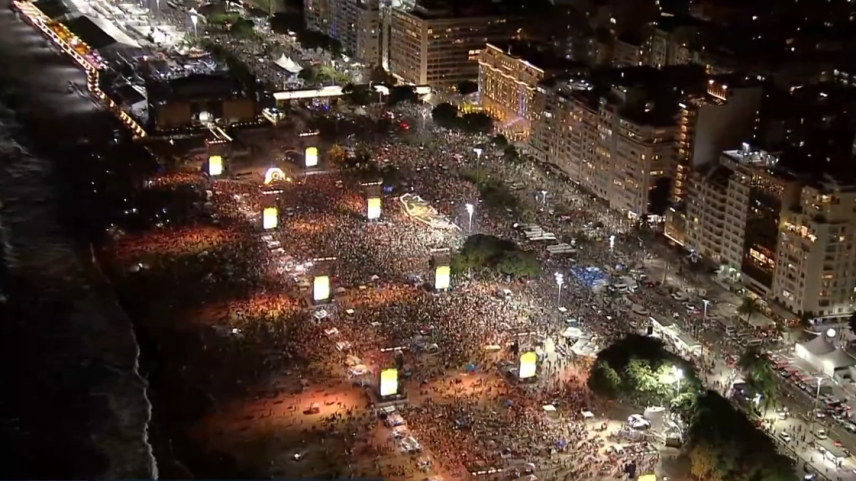Multidão já está em Copacabana para acompanhar o show de Shakira neste sábado, 2