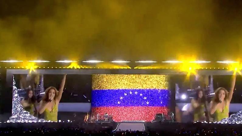 Imagens aéreas mostram praia de Copacabana completamente lotada em show de Shakira