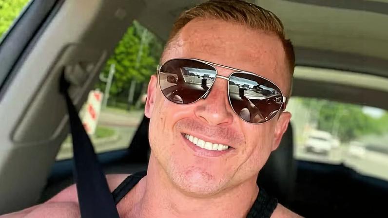 O ator, fisiculturista e modelo polonês Jakub Łoza