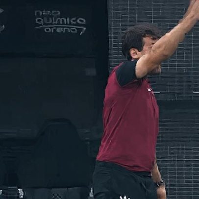 Diniz e Gabriel Paulista discutem em Corinthians x Barra; vídeo divulgado