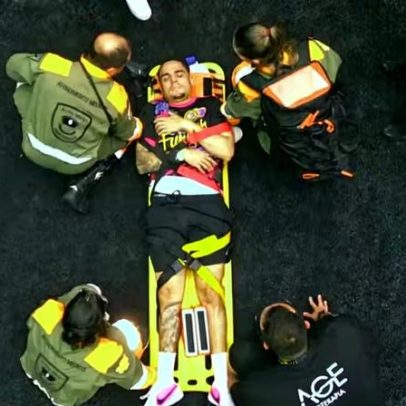 Igão, do Podpah, se lesiona cobrando pênalti e sai de maca na Kings League