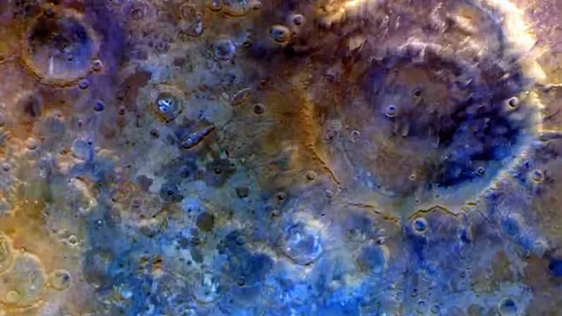 Sonda Psyche, da NASA, capturou imagens das crateras esculpidas pelo vento em Marte durante sua aproximação. Na imagem, você vê a grande cratera de anel duplo Huygens (cerca de 470 km de diâmetro)