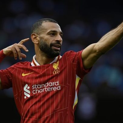 Liverpool pode vender jogador que aplaudiu post polêmico de Salah, diz site