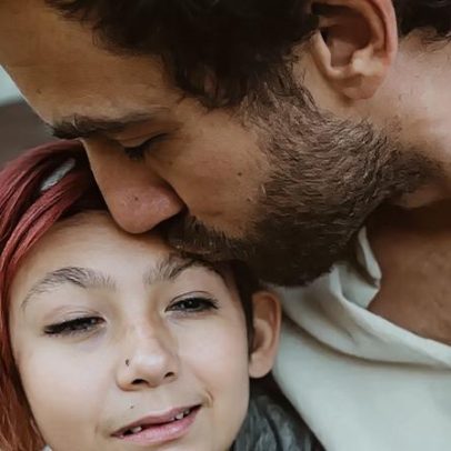 Câncer de boca mata filho de 14 anos de youtuber