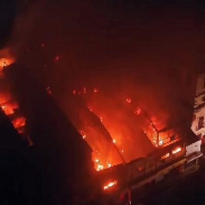 Incêndio atinge imóveis comerciais no centro histórico do Recife
