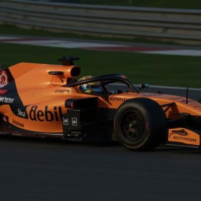 Piastri assume culpa por toque com Albon e pede desculpas à Williams