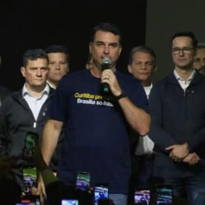 Flávio Bolsonaro, com Moro, elogia decisão de Trump e acusa Lula