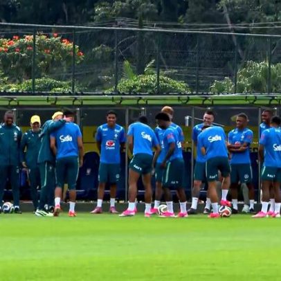 Ancelotti conversa com Neymar durante treino e aproxima relação