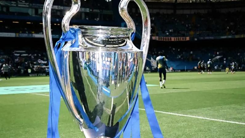 Chelsea postou foto da Taça dos Campeões após vice do Arsenal