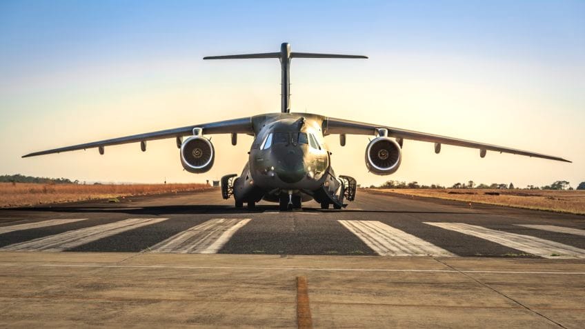Na imagem, uma aeronave produzida pela Embraer