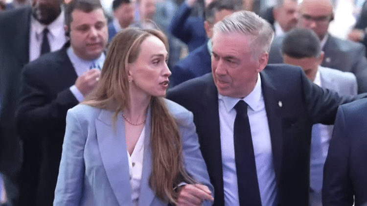 Carlo Ancelotti ao lado da esposa, Mariann Barrena McClay, antes de convocação da seleção para a Copa do Mundo