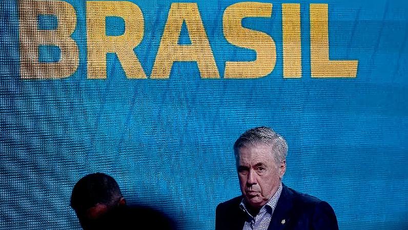 Carlo Ancelotti em coletiva de imprensa pela seleção brasileira