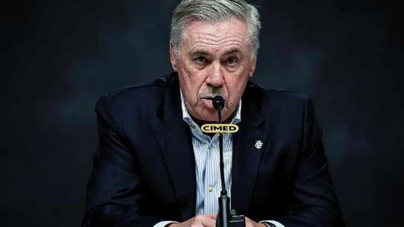 Carlo Ancelotti durante convocação para amistosos