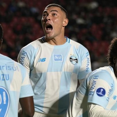 Grêmio vence Riestra na Sul-Americana com destaque de Carlos Vinícius