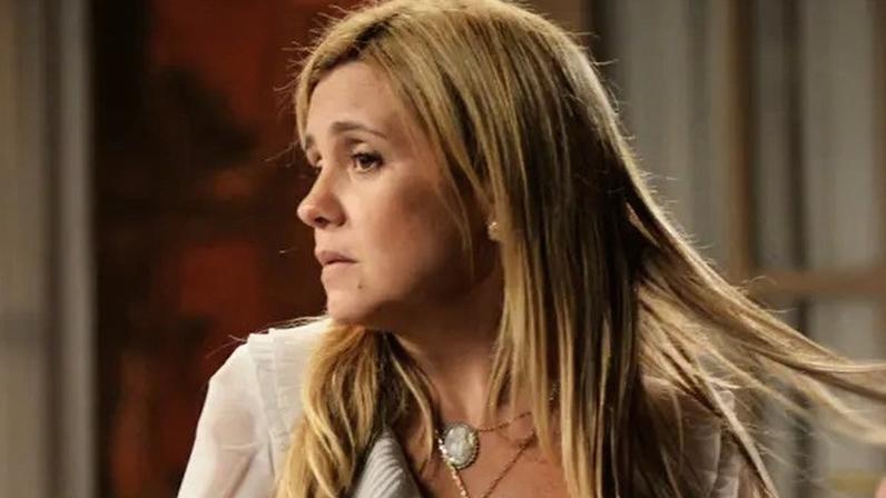 Carminha (Adriana Esteves) em cena de 'Avenida Brasil'