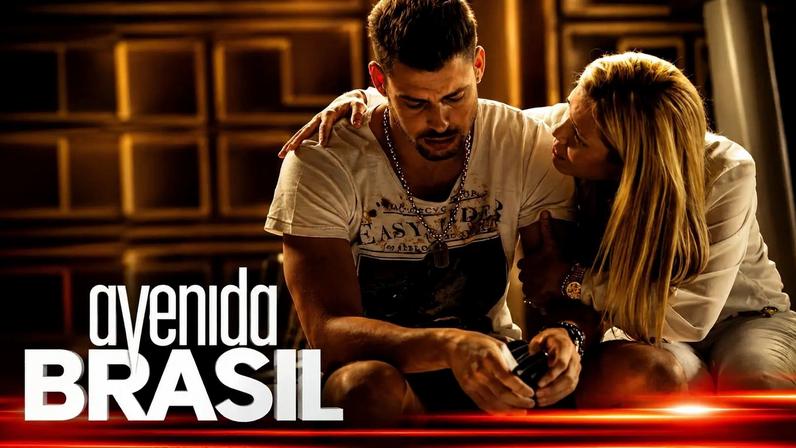 Carminha mente sobre Rita para manipular Jorginho e faz acusação grave em Avenida Brasil