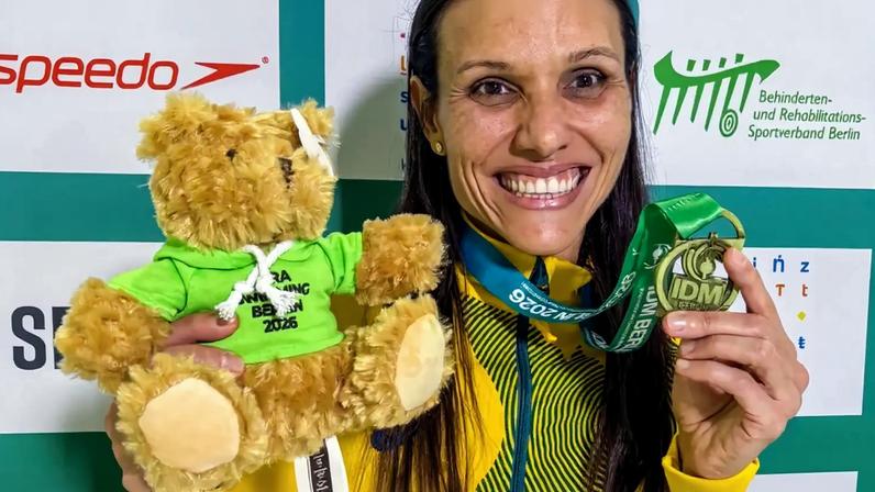 Carol Santiago - quatro ouros no Campeonato INternacional de natação de Berlim 2026