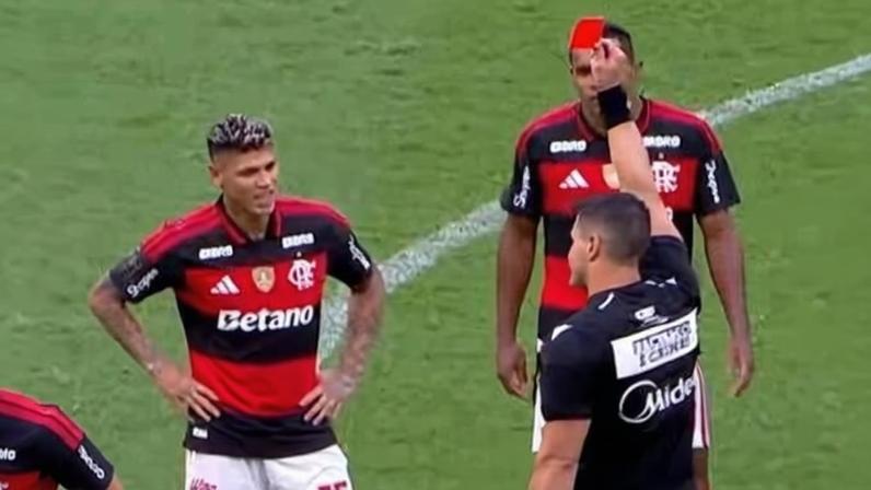 Carrascal, do Flamengo, foi expulso durante final contra o Corinthians na Supercopa Rei