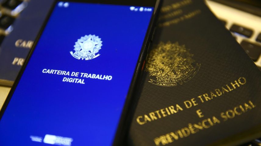 Os trabalhadores podem consultar se têm direito ao Abono Salarial em 2026 pelo aplicativo da Carteira de Trabalho Digital (CTPS)