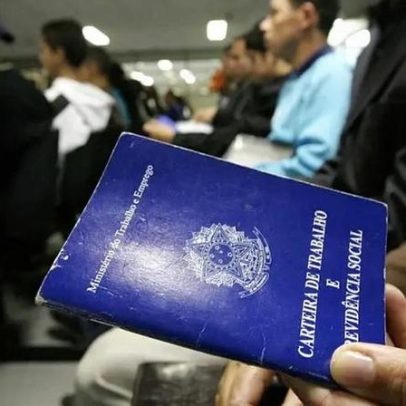 Emprego formal desacelera em abril, Brasil ainda cria 85 mil vagas com carteira