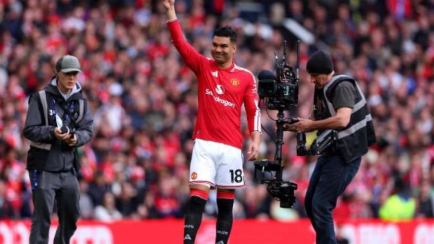 Casemiro se despede da torcida do Manchester United