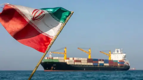 EUA realizam novos ataques em site militar iraniano