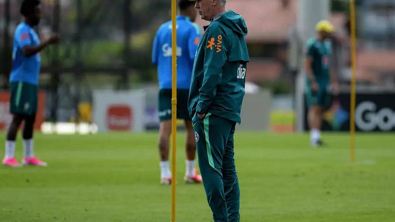 Ancelotti comanda treino da Seleção Brasileira