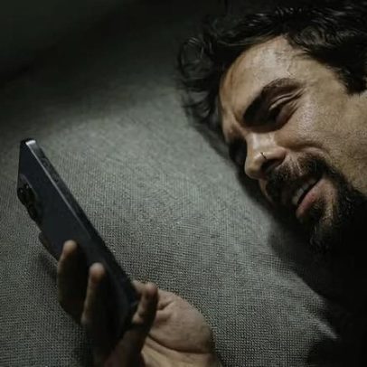 Médica do sono explica por que usar o celular ao acordar faz mal