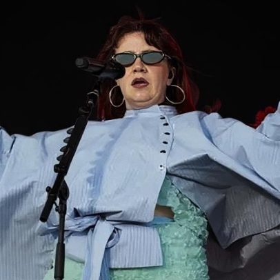 CMAT lamenta abuso de body shaming após apresentação no Radio 1 Big Weekend