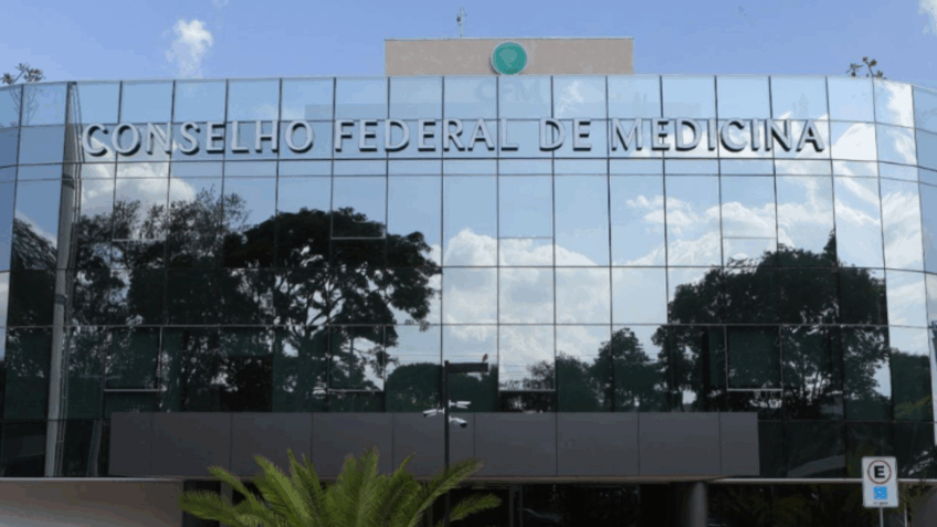 PMMA é um material permanente e não absorvível pelo organismo; na imagem, a fachada do CFM, em Brasília