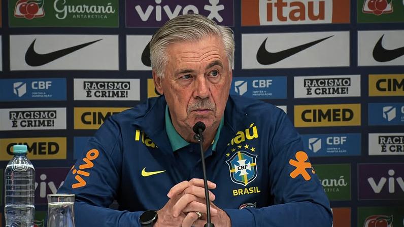 Renata Vasconcellos e César Tralli entrevistam Carlo Ancelotti no Jornal Nacional — Foto: Jornal Nacional/ Reprodução