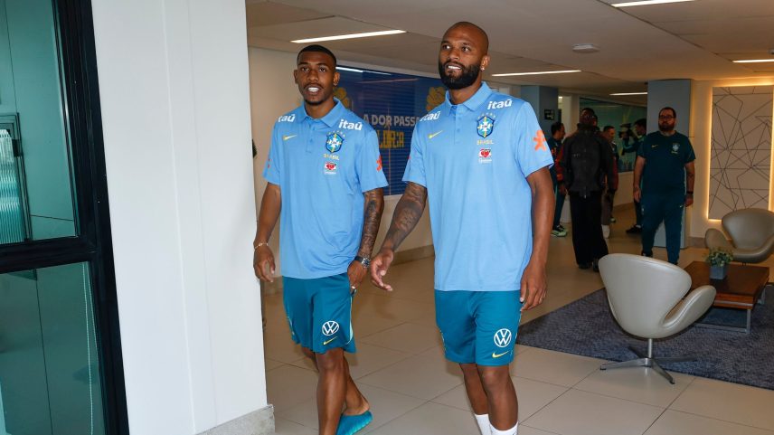 Seleção Brasileira chega à Granja Comary para iniciar preparação para a Copa