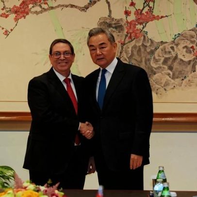 China promete apoio a Cuba em meio à pressão dos EUA