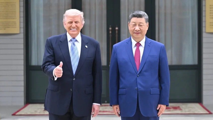 O presidente dos EUA, Donald Trump, ao lado do ditador da China, Xi Jinping, durante encontro em Pequim na semana passada. (Foto: Ministério das Relações Exteriores da China/EFE)