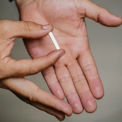 Hormônios de implantes vendidos como reposição e usados como anabolizantes