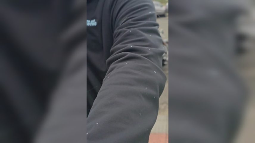Chuva congelada em casaco na manhã deste sábado (9) em Bom Jardim da Serra — Foto: Reprodução/Sérgio Felipe Rodrigues