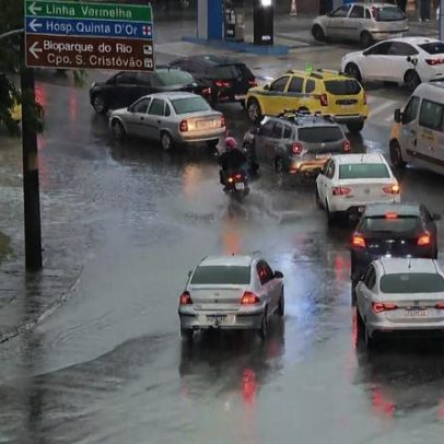 RJ registra quase mil raios pela manhã; previsão é de mais chuva