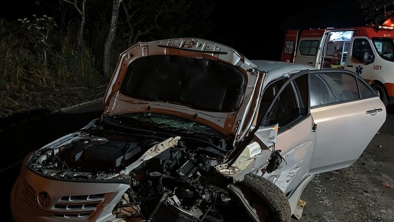 O Chevrolet Corsa, conduzido pela vítima, tinha placas de Carmo do Paranaíba(MG)