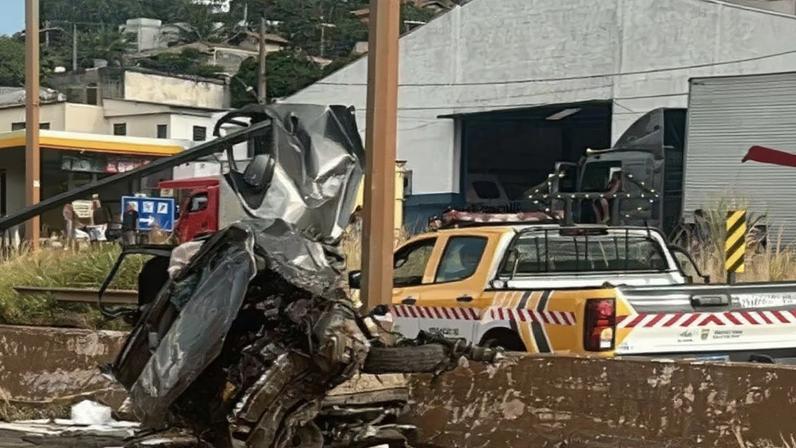 Acidente carro no barro Betânia