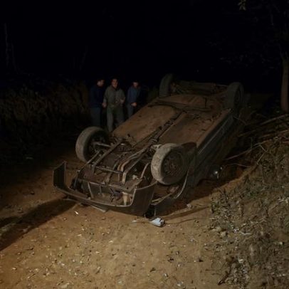 Homem morre em capotagem de carro em estrada rural de MG sem cinto