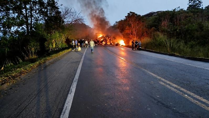 Outras cinco pessoas ficaram feridas e foram socorridas
