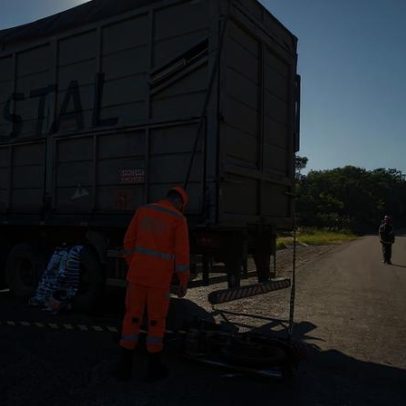 Motociclista de 20 anos morre após colisão com caminhão em manobra em MG