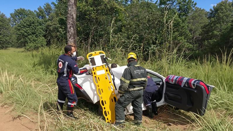 O veículo ficou sob responsabilidade do condutor, que permaneceu no trecho aguardando a chegada de familiares